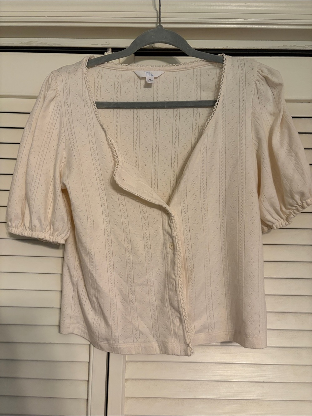 Time and Tru Cream Eyelet Button-Front Puff Sleeve Blouse